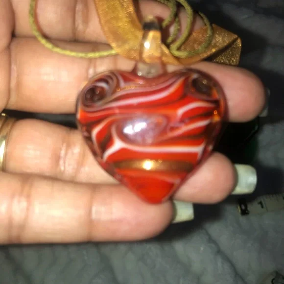 Glass heart necklace orange gold white swirl - Picture 3 of 9